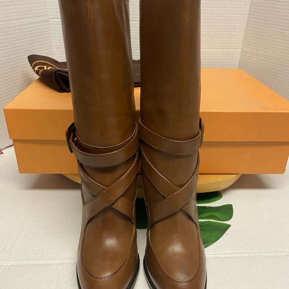 TODS New in Box Stiviletto Leather Heeled Boots - Picture 5 of 9